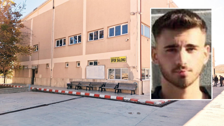 Okulda dehşet... Silahı yanında getirip herkesin içinde arkadaşını öldürdü Okulda dehşet... Silahı yanında getirip herkesin içinde arkadaşını öldürdü