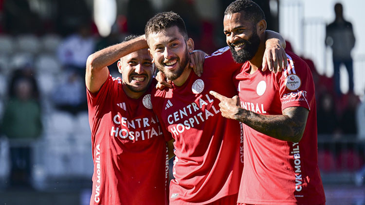 Ümraniyespor 2 golle 3 puanı kaptı Ümraniyespor 2 golle 3 puanı kaptı