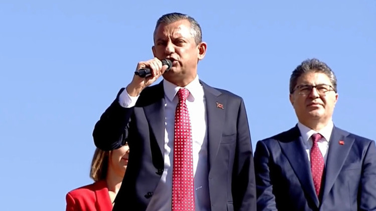 CHP lideri Özel: Şehit analarının, şehit babalarının rızası olmayacak hiçbir şeyin tarafında değiliz CHP lideri Özel: Şehit analarının, şehit babalarının rızası olmayacak hiçbir şeyin tarafında değiliz