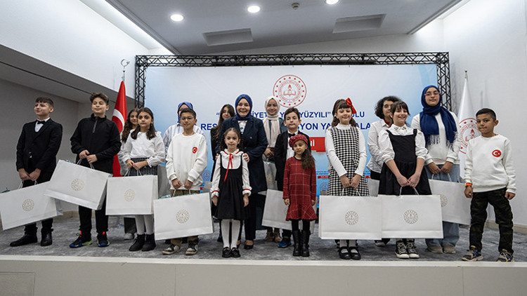 ‘Cumhuriyetin Yeni Yüzyılı’ konulu yarışmaların ödül töreni düzenlendi ‘Cumhuriyetin Yeni Yüzyılı’ konulu yarışmaların ödül töreni düzenlendi