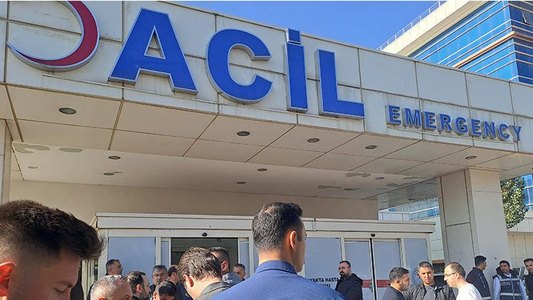 Sağlık kontrolü için getirilen şüpheli, hastane önünde silahlı saldırıya uğradı: Sağlık Bakanlığından açıklama