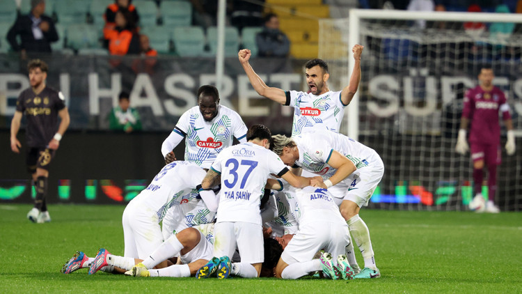 Çaykur Rizespor 3-1 Trabzonspor (Süper Lig maçı özeti) Çaykur Rizespor 3-1 Trabzonspor (Süper Lig maçı özeti)