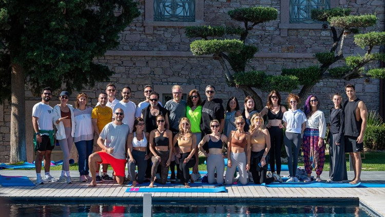 Ünlü isimler Yağmur Kalyoncu’nun Cunda Despot Evi’nde düzenlediği sağlık ve güzellik kampında buluştu Ünlü isimler Yağmur Kalyoncu’nun Cunda Despot Evi’nde düzenlediği sağlık ve güzellik kampında buluştu