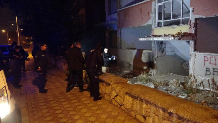 Malatyada hasarlı binada erkek cesedi bulundu Malatyada hasarlı binada erkek cesedi bulundu