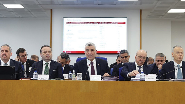 Bakan Bolat: Hedefimiz dünyadaki yabancı yatırımlardaki payımızı 2028e kadar yüzde 1,5e çıkarmak Bakan Bolat: Hedefimiz dünyadaki yabancı yatırımlardaki payımızı 2028e kadar yüzde 1,5e çıkarmak