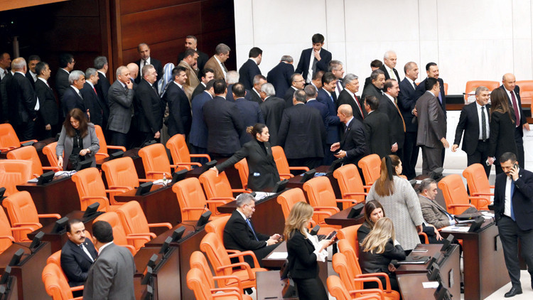 ‘Yeni tip casusluk’ askıya alındı ‘Yeni tip casusluk’ askıya alındı