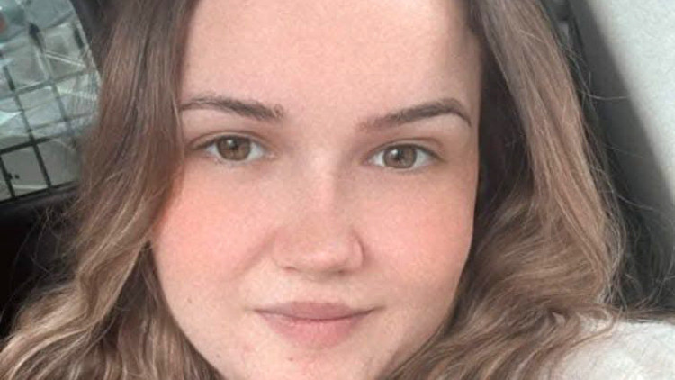 Begüm hemşire, yalnız yaşadığı evinde ölü bulundu