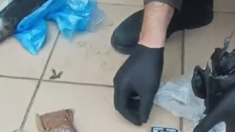 İstanbul-Silivri’de polisten kaçan 3 şüpheli gözaltına alındı İstanbul-Silivri’de polisten kaçan 3 şüpheli gözaltına alındı