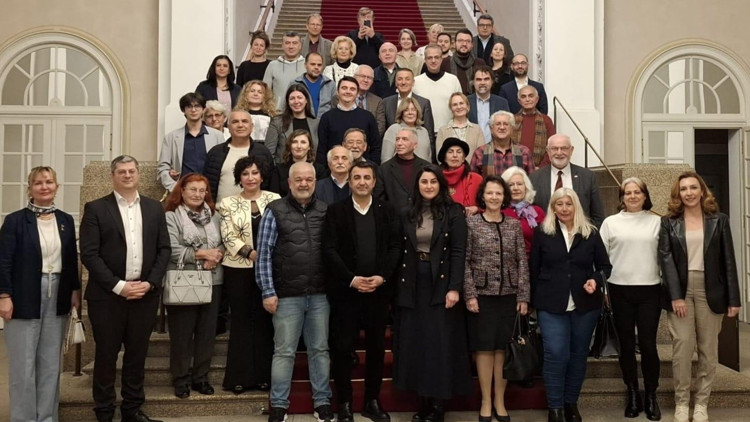 ‘Göçmen dernekleri köprü görevi görüyor’ ‘Göçmen dernekleri köprü görevi görüyor’
