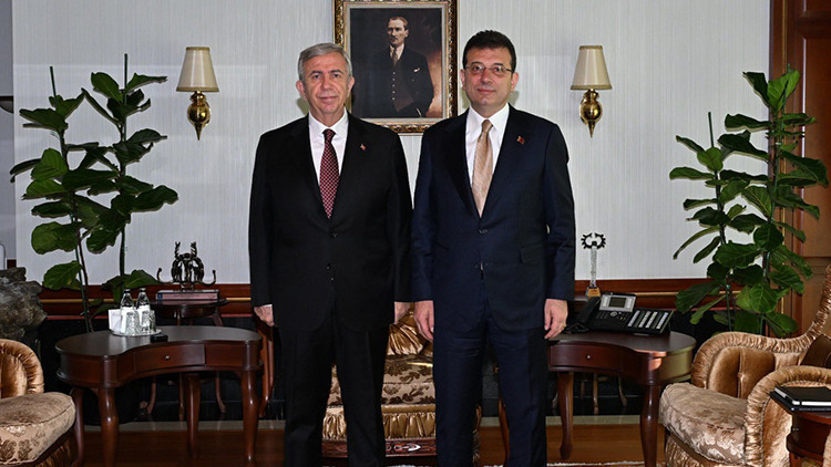 Mansur Yavaş ve Ekrem İmamoğlu bir araya geldi Mansur Yavaş ve Ekrem İmamoğlu bir araya geldi
