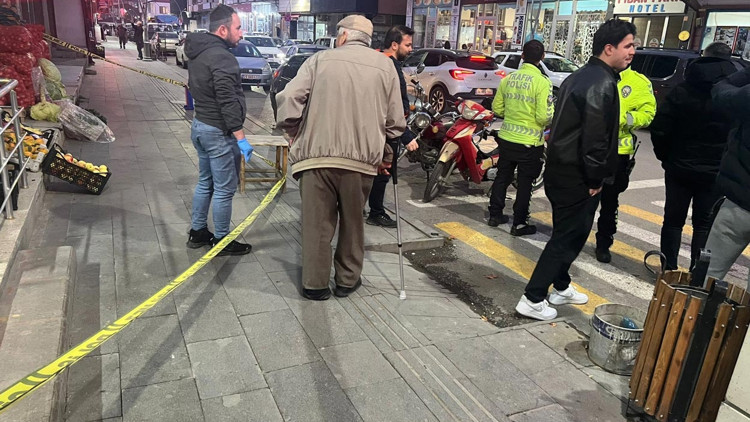 Tartıştığı babasını bıçakladı Tartıştığı babasını bıçakladı