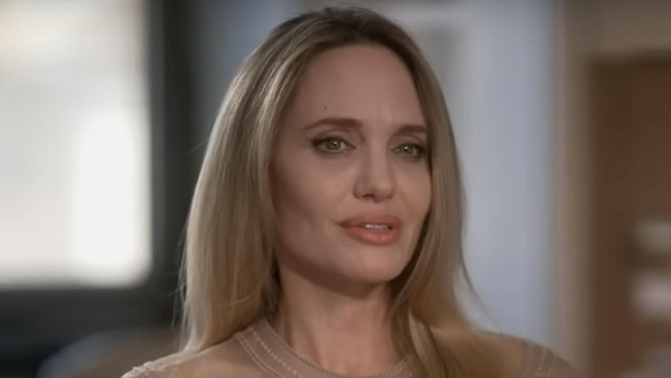 Bakınca içimiz karardı... Bu kadar mı üzgünsün Angelina Bakınca içimiz karardı... Bu kadar mı üzgünsün Angelina