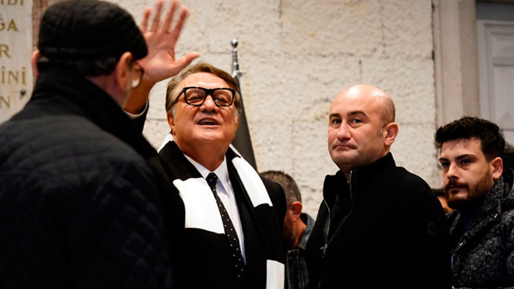 Hasan Arat istifa etti, başkanlık koltuğu Mayısa kadar Hüseyin Yücelin Olağanüstü seçim ihtimali... Hasan Arat istifa etti, başkanlık koltuğu Mayısa kadar Hüseyin Yücelin Olağanüstü seçim ihtimali...