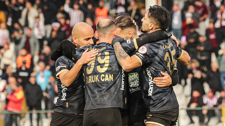Bandırmaspor, Yeni Malatyaspor engelini 2 golle aştı Bandırmaspor, Yeni Malatyaspor engelini 2 golle aştı