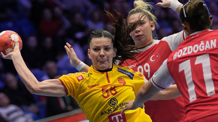 A Milli Kadın Hentbol Takımından tarihi puan