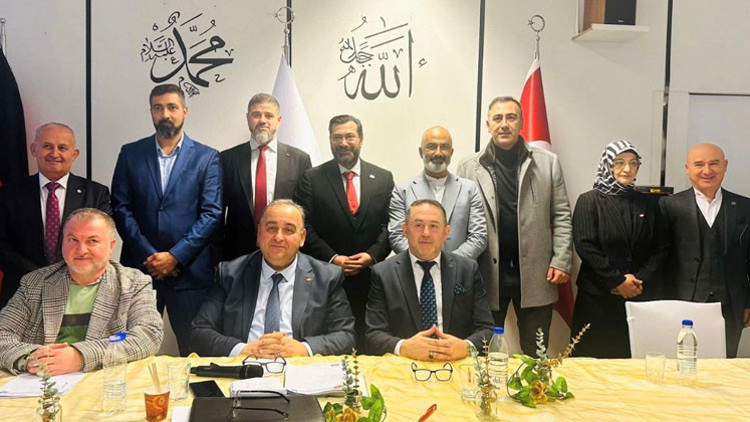 Uğur Cankurt yeniden başkan seçildi Uğur Cankurt yeniden başkan seçildi