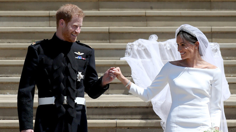 Evliliğin bitti konuşuluyordu... Dedikodulara ilk kez yanıt verdi... Uzun uzun cümleler kurdu Evliliğin bitti konuşuluyordu... Dedikodulara ilk kez yanıt verdi... Uzun uzun cümleler kurdu