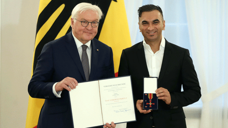 Fatih Türk’e liyakat nişanı Fatih Türk’e liyakat nişanı