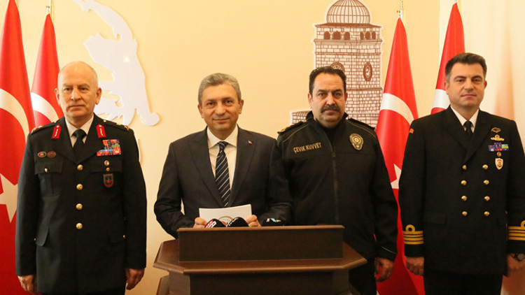 Antalyada yılbaşı öncesi operasyon Binlerce kaçak içki ele geçirildi Antalyada yılbaşı öncesi operasyon Binlerce kaçak içki ele geçirildi