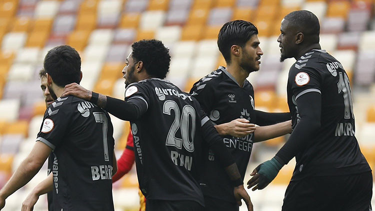 Kocaelispor, Malatya deplasmanından 3 golle çıktı Kocaelispor, Malatya deplasmanından 3 golle çıktı