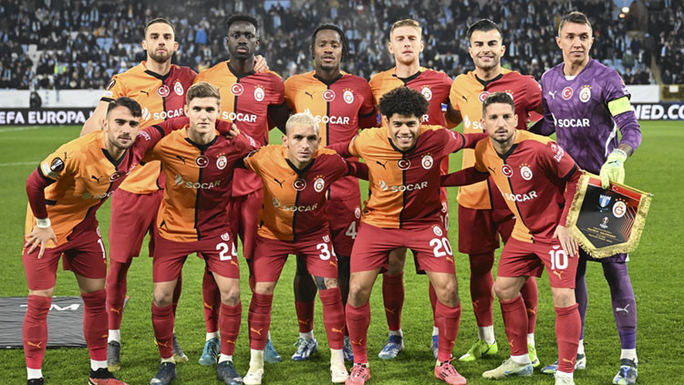 Galatasarayda Davinson Sanchez şoku Malmö maçına devam edemedi Galatasarayda Davinson Sanchez şoku Malmö maçına devam edemedi