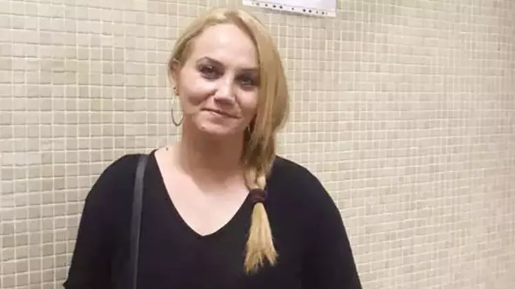 Konserde poster açıp methiyeler düzmüştü... Sanatçı Pınar Aydınlar hakkında soruşturma başlatıldı Konserde poster açıp methiyeler düzmüştü... Sanatçı Pınar Aydınlar hakkında soruşturma başlatıldı