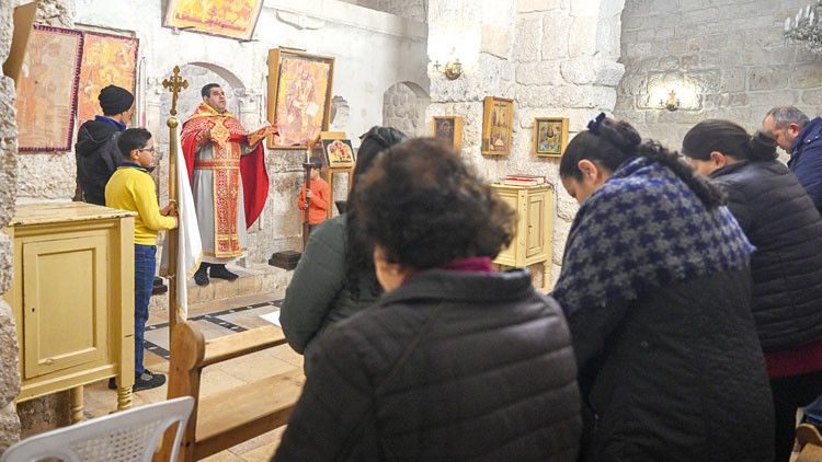 Antik kent Malule’de HTŞ sonrası ilk ayin Antik kent Malule’de HTŞ sonrası ilk ayin