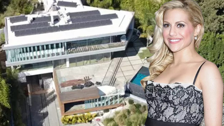 Beş ay arayla önce kendisi sonra kocası ölmüştü: Ünlü çifte mezar olan ‘lanetli ev Beş ay arayla önce kendisi sonra kocası ölmüştü: Ünlü çifte mezar olan ‘lanetli ev