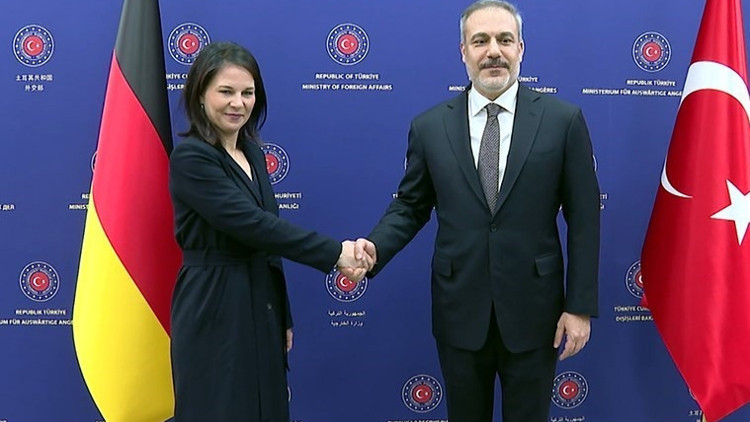 Dışişleri Bakanı Hakan Fidan, Alman mevkidaşı Baerbock ile bir araya ...