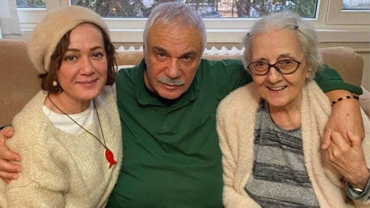 Efsane dizinin oyuncuları bir araya geldi... Vefalı gelinmişsin Efsane dizinin oyuncuları bir araya geldi... Vefalı gelinmişsin