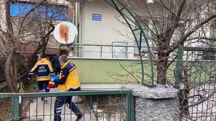 Çorumda korkunç olay Yakınlarının haber alamadığı kişinin, evinde başı parçalanmış cesedi bulundu