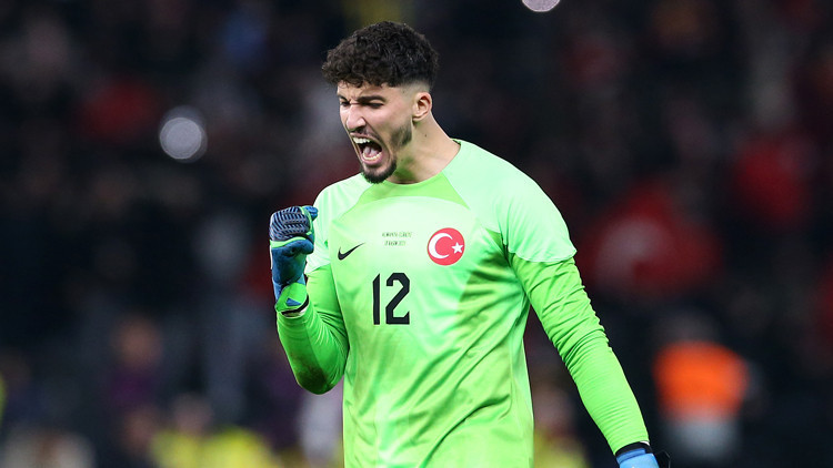 Manchester Uniteddan Altay Bayındır için yeni karar Manchester Uniteddan Altay Bayındır için yeni karar