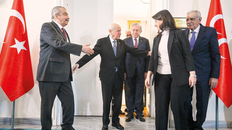 DEM Parti’den Bahçeli’ye tarihi ziyaret DEM Parti’den Bahçeli’ye tarihi ziyaret