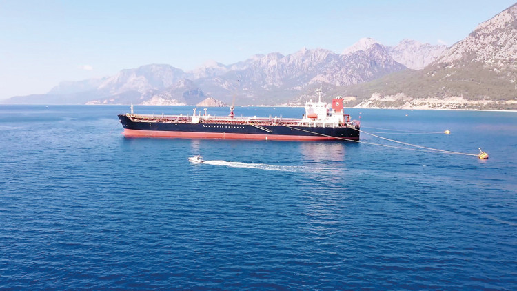 Akdeniz’i kirletenlere 103 milyon TL ceza Akdeniz’i kirletenlere 103 milyon TL ceza