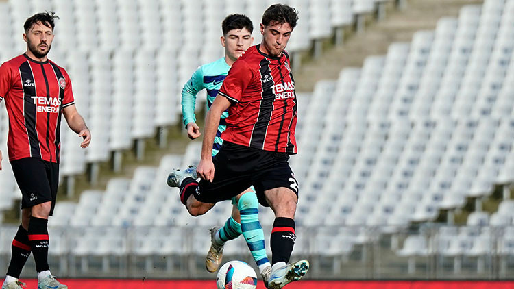 Fatih Karagümrük kupada Süper Lig ekibini devirdi Fatih Karagümrük kupada Süper Lig ekibini devirdi