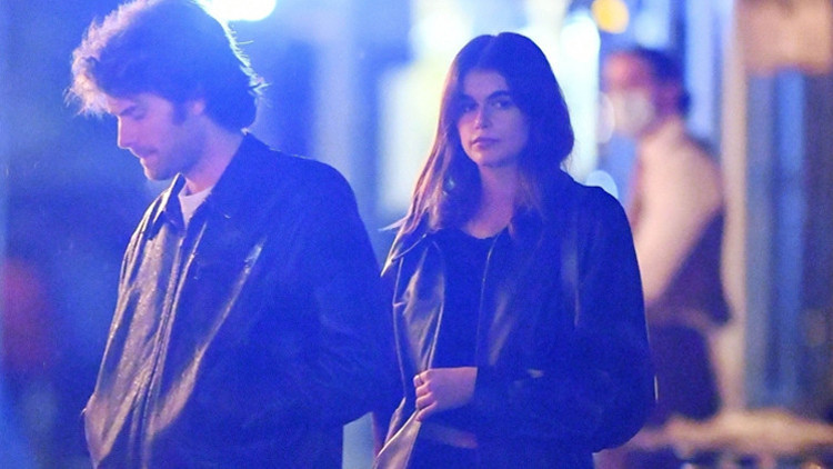 Ünlü çift Kızımız bari nişanlansın diyordu... Damat adayı elden gitti Ünlü çift Kızımız bari nişanlansın diyordu... Damat adayı elden gitti