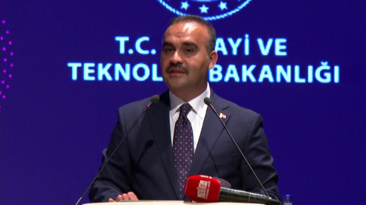 Bakan Kacır: Sanayicilerimizin hızını kesecek tüm engelleri ortadan kaldırmak en önemli ödevimiz