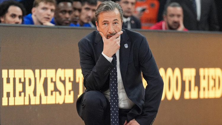 Anadolu Efes Başantrenörü Luca Banchi: Daha güçlü olmak zorundayız Anadolu Efes Başantrenörü Luca Banchi: Daha güçlü olmak zorundayız