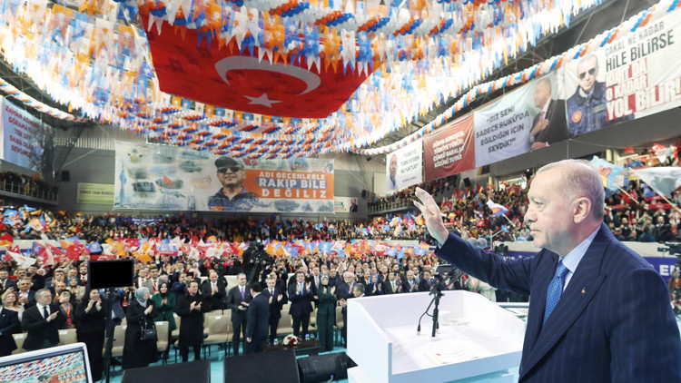 Dünyada kartlar yeniden karılırken ağır bir mesuliyetle karşı karşıyayız Dünyada kartlar yeniden karılırken ağır bir mesuliyetle karşı karşıyayız