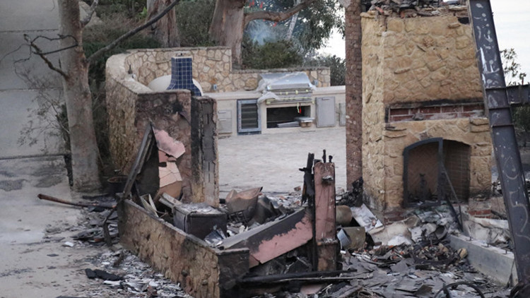 Servetinin yarısını eski karısına kaptırmıştı... Ünlü oyuncu işe gitti, döndüğünde artık bir evi yoktu... Eşyalarımın yükünden kurtuldum