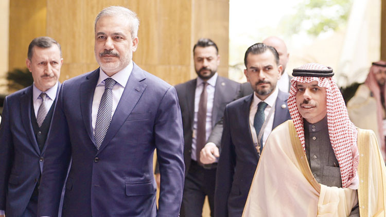 Yeni Suriye için dönüm noktası Riyad’da Fidan’ın da katılımıyla tarihi toplantı