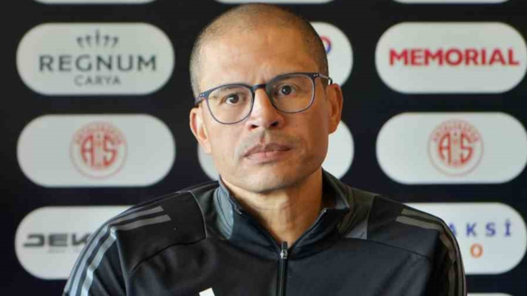 Süper Ligde Alex de Souza depremi 5-0lık hezimetin ardından yollar ayrıldı