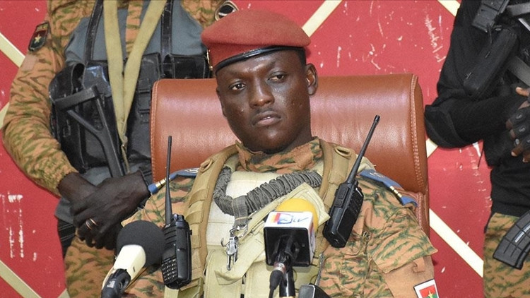 Macron Tüm Afrikalıları aşağıladı