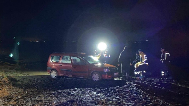 Tarladaki otomobilde ölü bulundu