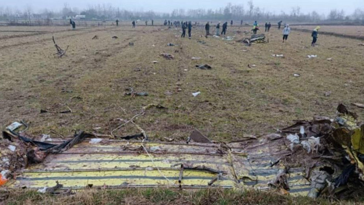 İran’da eğitim uçağı düştü İran’da eğitim uçağı düştü