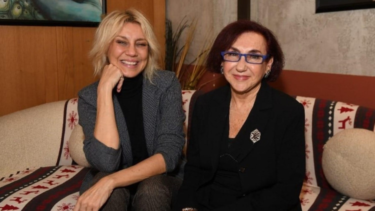 %100&MORE İlham Veren Sohbetler Raşel Rakella Asal: Yazılarım benim otoportremdir