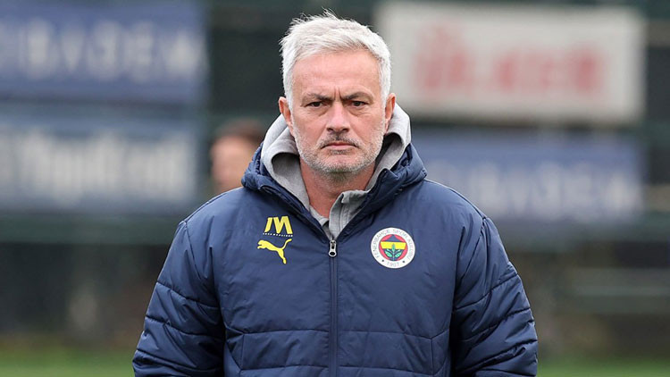 Fenerbahçe, Adana Demirspor deplasmanında Mourinhonun ekibinde 4 eksik