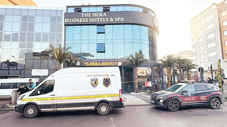 Otelde facia: 3 ölü 2 yaralı