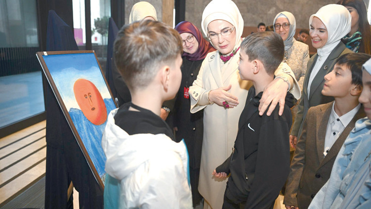 Emine Erdoğan’dan ‘altın çağ’ paylaşımı Emine Erdoğan’dan ‘altın çağ’ paylaşımı