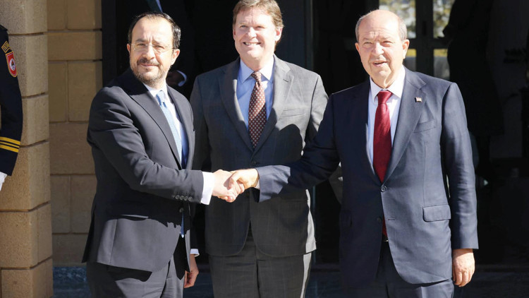 Türk-Rum liderler ‘yeni’ kapı için buluştu Türk-Rum liderler ‘yeni’ kapı için buluştu